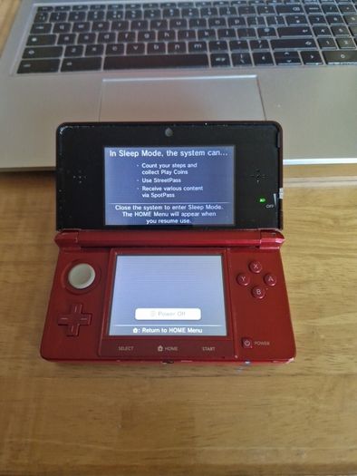 Nintendo 3DS Metallic Red