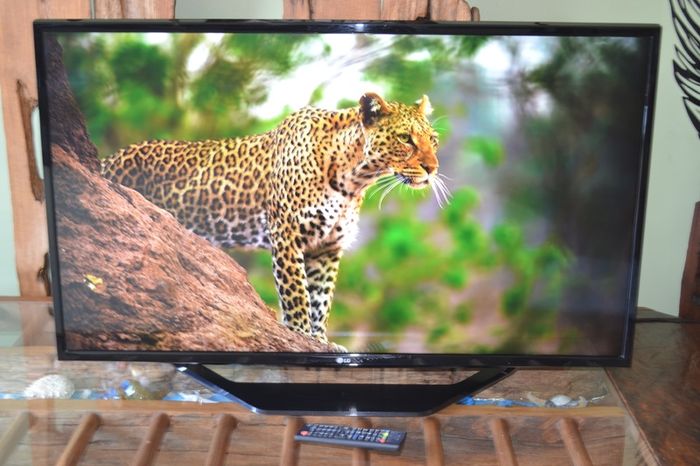LG 43-inch 4K Ultra HD Smart TV