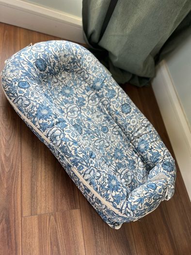 DockAtot/sleepyhead baby nest/pillow (William Morris)