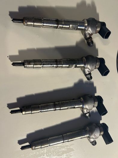 Genuine Audi VW CR Injector for 2.0 TDI Engines - 04L1302777AC