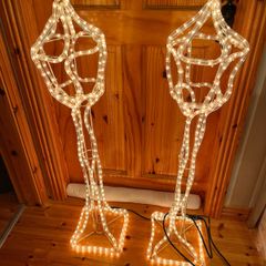 Pair of 3D lamp post outdoor lights warm white