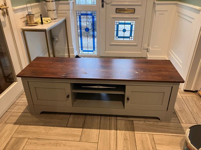 Television cabinet