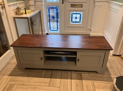 Television cabinet