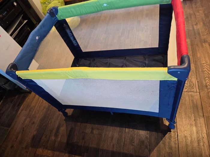 Baby travel cot