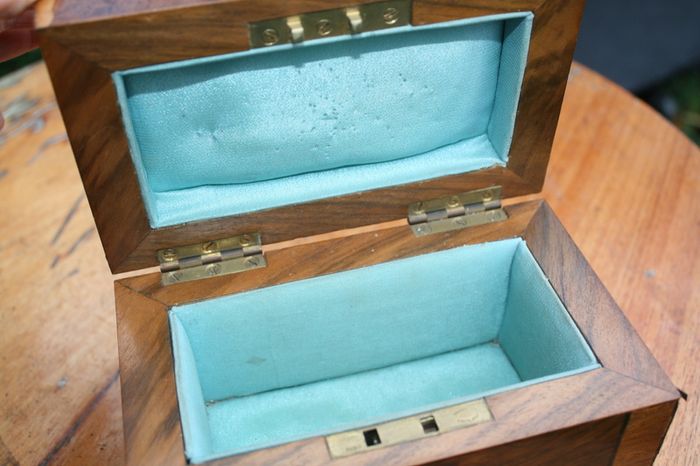 Vintage Wooden Jewelry Box 6,4" x 4" H-4"