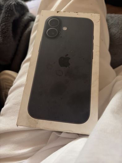 iphone 17 immaculate condition