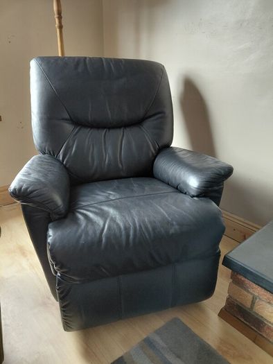 Natuzzi leather sofa and 2 recliners