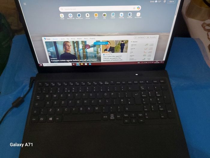 Fujitsu Lifebook Stylistic Series, Model A1530,  Intel Core i5-1035G1 CPU, 1.19GHz, 8GB Ram, 300GB SSD, Windows 10, Microsoft Edge, Chrome and VLC