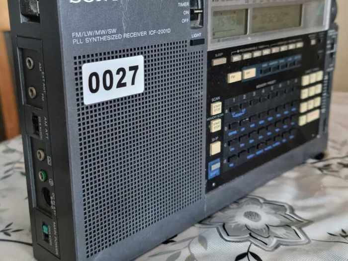 Sony ICF-2001D World Band Radio Tuner Receiver FM LW MW SW, working good.