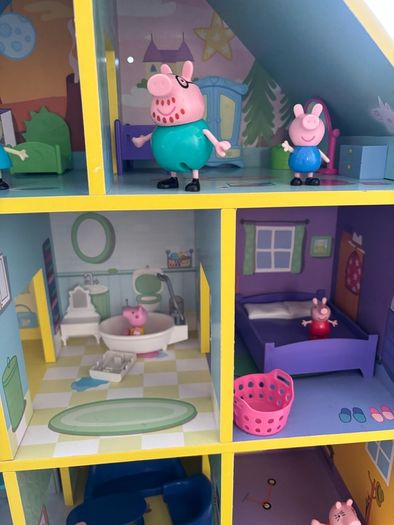 Peppa Pig Wooden House with figures and furniture