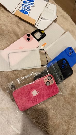 iphone 15- good as new with no scratches & with new phone accessories