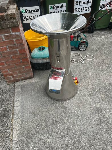 Bread crumbs machine