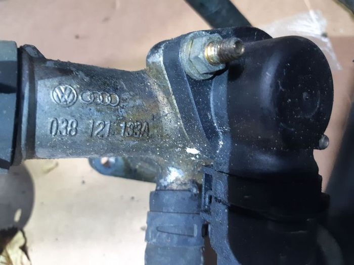 VW  Skoda Audi Genuine 1.9 TDI Thermostat Housing In Good Used Condition