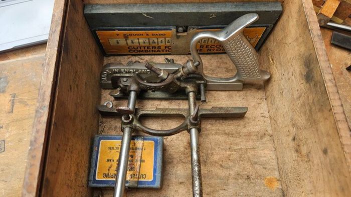 Record 050 combination plane
