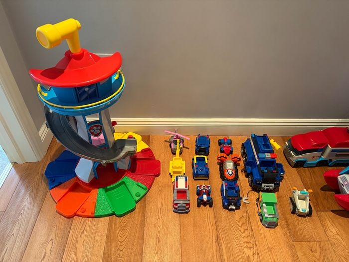 Paw Patrol bundle(Tower,  Vehicles and characters)