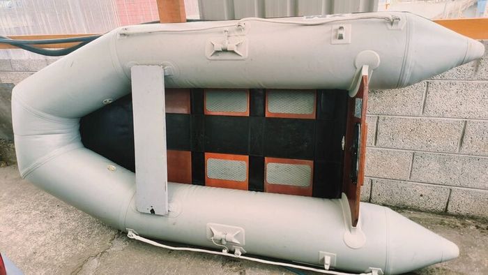 Inflatable dingy