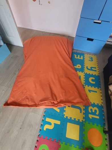 toys ( beanbag , tunel and matresses)