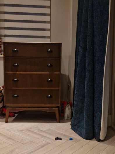 chest of drawers