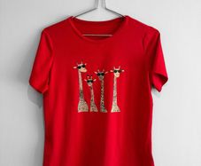 Pre Owned Red Giraffe Graphic T-Shirt