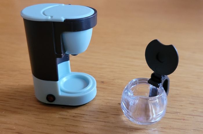 Dolls house miniatures / accessories - kitchen essentials