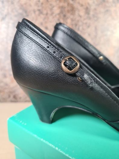 womens CLARKS CONE heels court formal casual black leather slip on closed toe Size UK 4 D EU 37