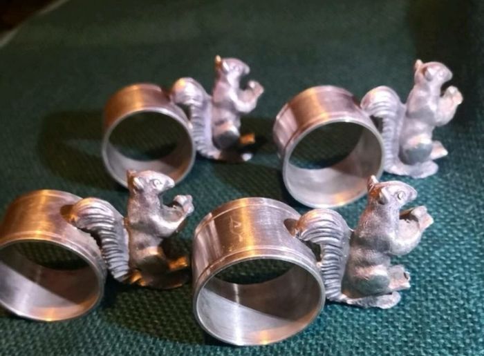 4x rare Victorian silver plated heavy napkin rings