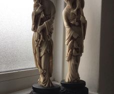 statues