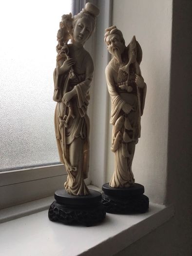 statues