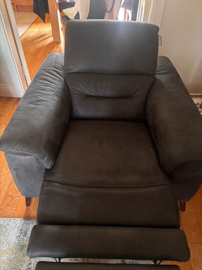 Stunning three piece suede leather suite.
