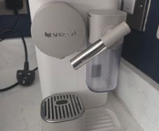 Delonghi Nespresso Lattissima One