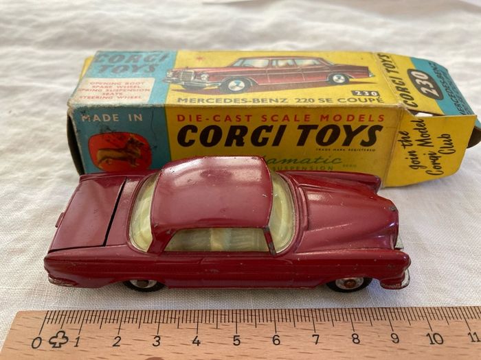 Corgi 230. Mercedes 220SE . 2 door coupe. 1962/64. Boxed. Excellent condition. Rare model.
