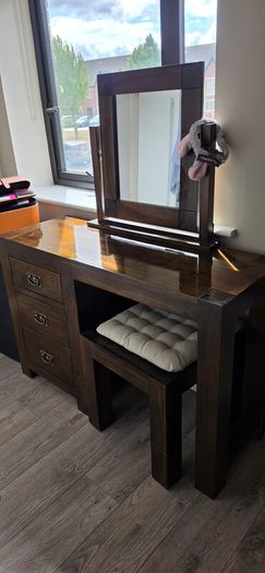 dressing table