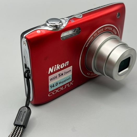 Nikon Coolpix S3100 14MP Digital Camera Red - Boxed - Full Kit