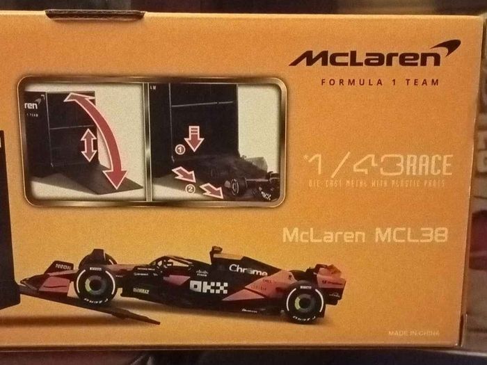 Bburago Racing Hauler Mclaren Formula 1 Mcl 38 Mercedes Truck Model