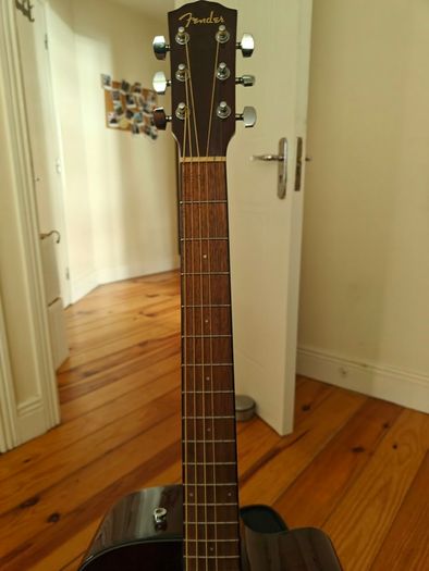 Mahagony Acoustic Steel Guitar including Capo, Case and picks