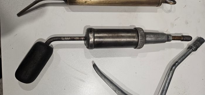 grease guns pumps