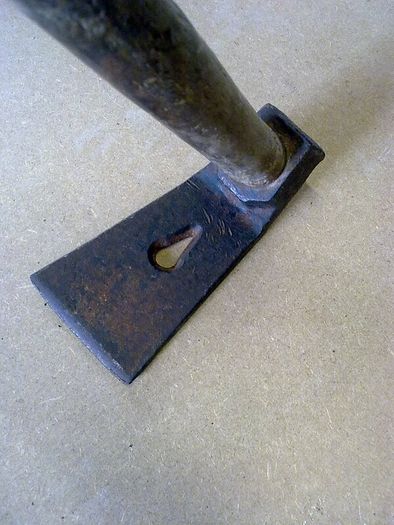 Small adze with nail pull