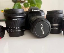 Cannon 80D comes with four lenses.  18-55mm 50mm 10-18mm 55-250mm telephoto lens