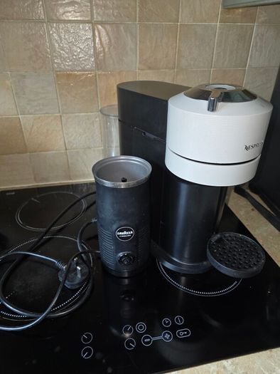 Nespresso Vertuo next + milk frother