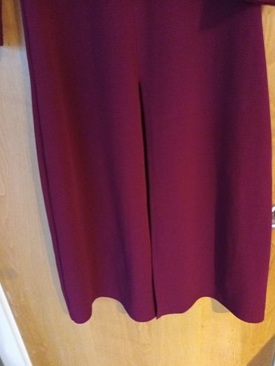 Bee Bee Burgundy  Dress     S.12.   New.