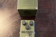 Big muff fuzz pedal green Russian
