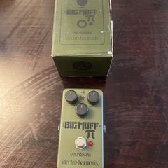 Big muff fuzz pedal green Russian