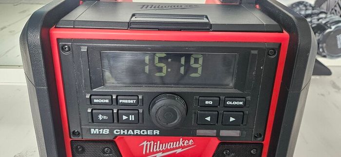 Milwaukee M18 RC-0 230V or 18V AM / FM Site Radio