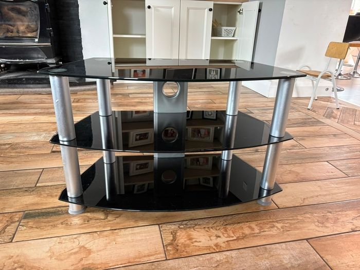 Matching set of 2 cabinets & coffee table