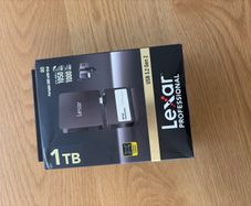 Lexar SL400 1TB Professional GO Portable SSD with Hub