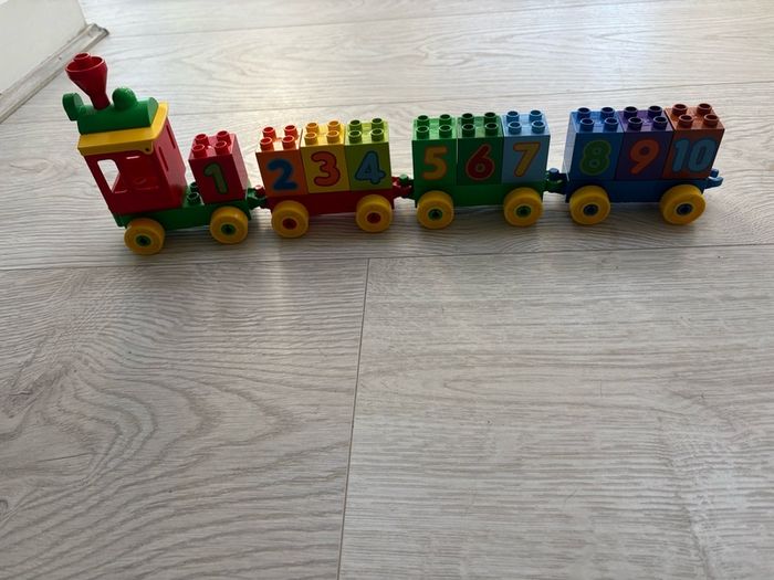 Lego Duplo number train