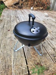 BBQ grill with dome
