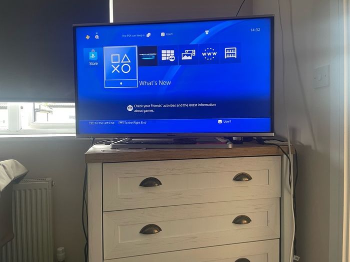 PS4 Slim 1TB Bundle (Firmware 10.71) Boxed with 2 Controllers & Dock