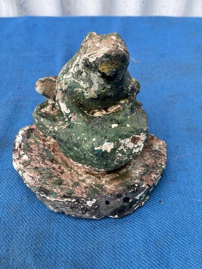 Concrete frog ornament