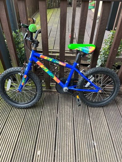 Apollo fade kids bike 16inch. Unisex.